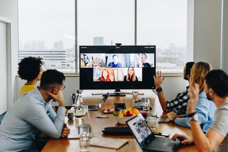 How to Master Hybrid Meetings: 22 Best Practices - Slido Blog